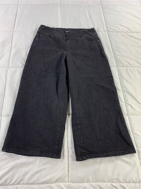 Pre loved CHADWICKS knee shorts womens size 14